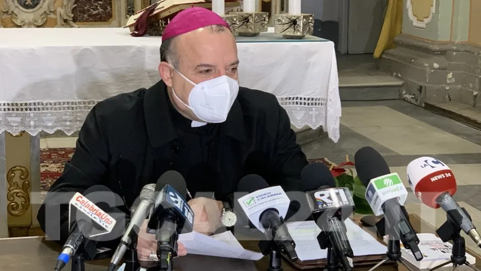 VIDEO | Mons. Angelo Panzetta: «È risorto per darci un motivo di speranza»