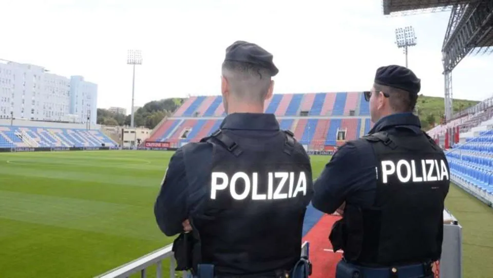 Emessi undici Daspo dopo la partita Crotone-Messina