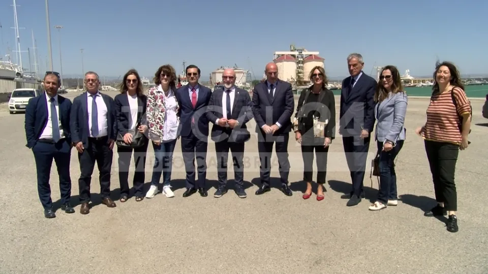 VIDEO | La commissione Trasporti della Camera in visita al porto di Crotone: si lavora su più fronti