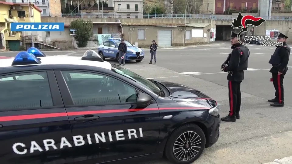 Accoltellato e lasciato senza vita davanti al "Morelli": c'è un fermo