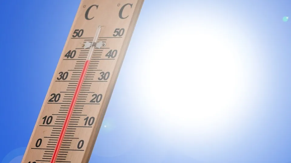 METEO | Ultimi giorni di caldo, poi giù le temperature di 10 gradi: primo fine settimana di agosto simil-autunnale