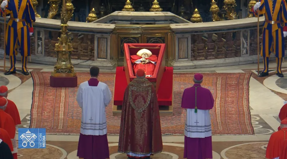 Le spoglie di Papa Francesco traslate da Santa Marta a San Pietro