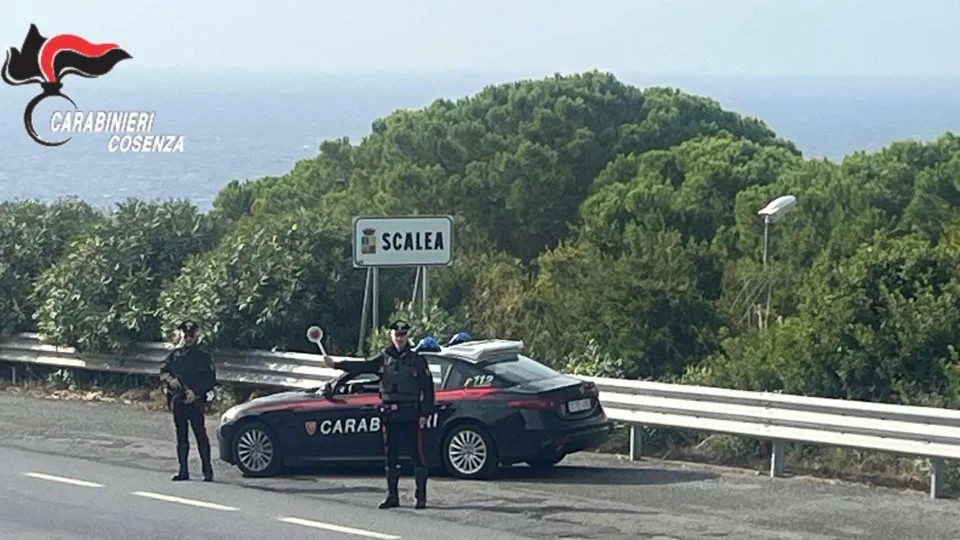 In fiamme stabilimento balneare a Scalea: ipotesi dolo