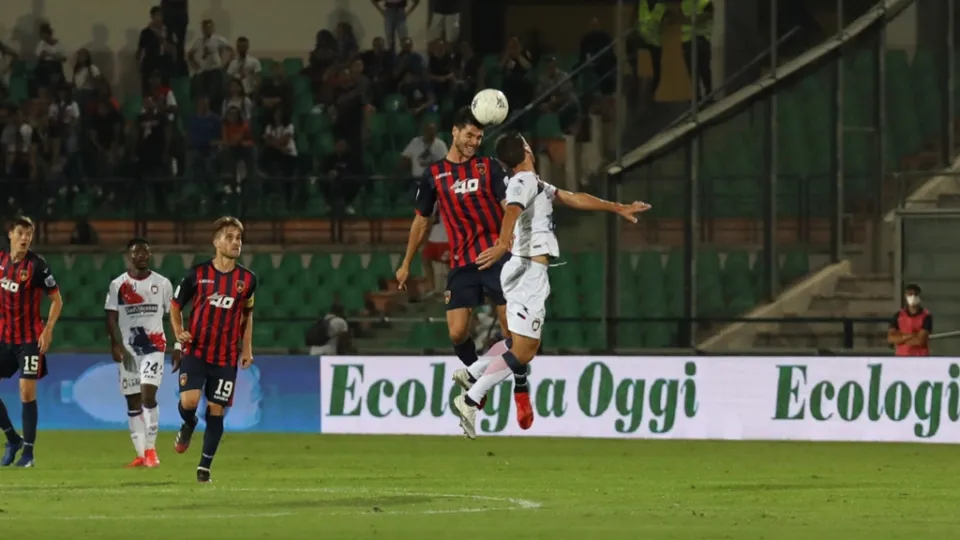 SERIE B | Calcio: il derby tra Cosenza e Crotone se lo aggiudicano i lupi, pareggio interno per la Reggina