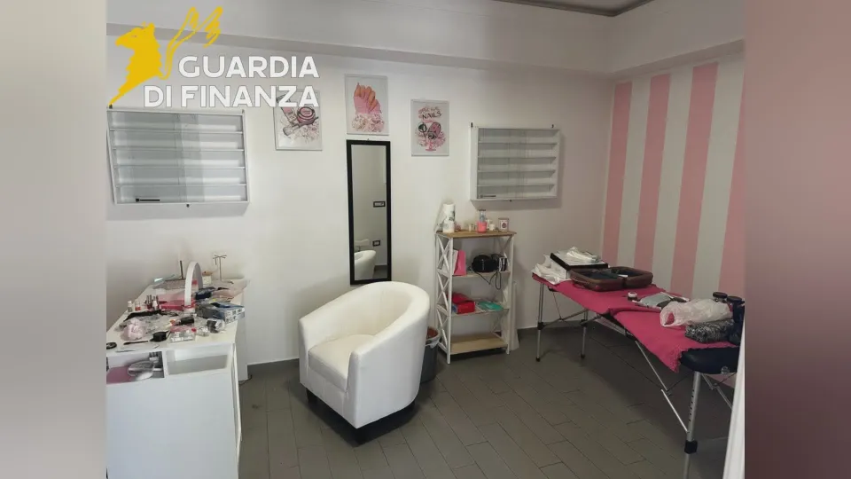 Chirurgia estetica abusiva a Crotone, sequestrati due studi illegali