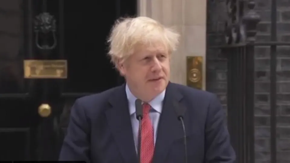 Coronavirus, Johnson: «Un nuovo picco sarebbe un disastro» (VIDEO)
