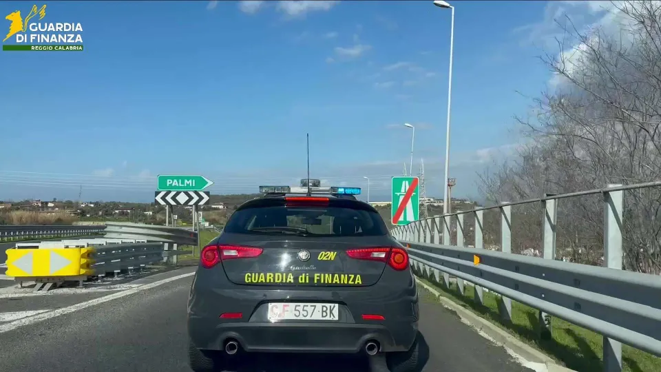Sequestrata tabaccheria usata come "lavatrice" del narcotraffico