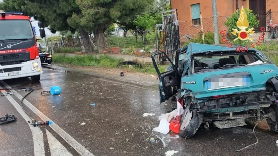 Incidente stradale a Cropani Marina tra due mezzi: deceduto un uomo