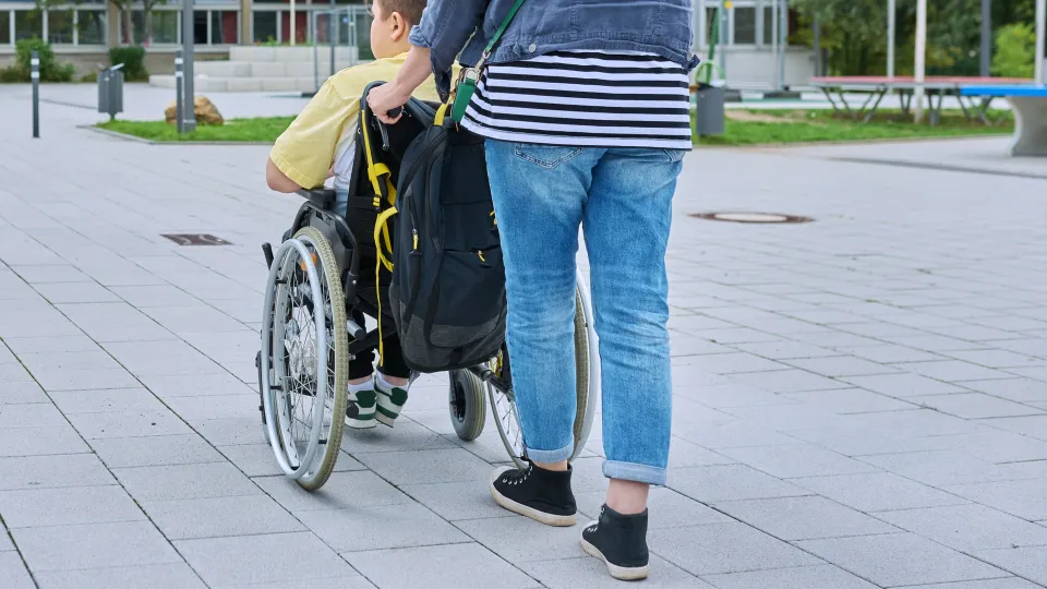 Discriminata sul lavoro con figlio disabile: condannata l'azienda