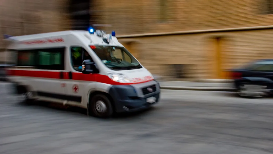 Incidente sulla strada statale 106 nel Cosentino: morto centauro