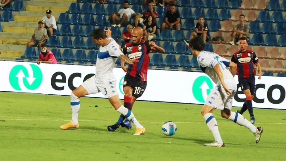 COPPA ITALIA | Il Crotone passa il turno dopo i rigori, Reggina bloccata dalla Salernitana (VIDEO)