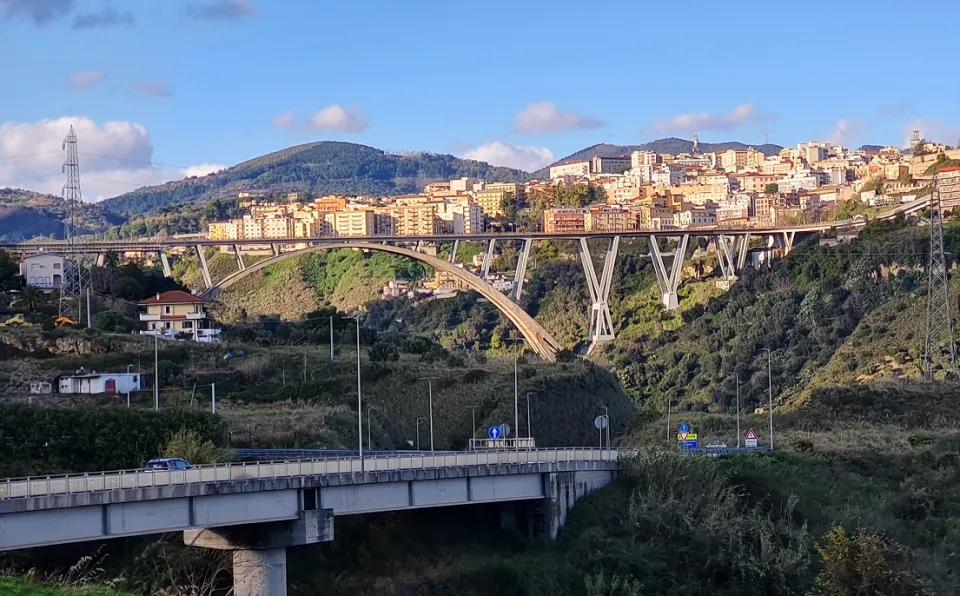 L'EDITORIALE - Appuntamento con la storia per Catanzaro, il nuovo sindaco-leader e il blocco sociale dominante