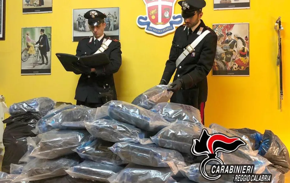 Filiera della droga smantellata nel Reggino: 7 misure cautelari nell'operazione "Dioniso"