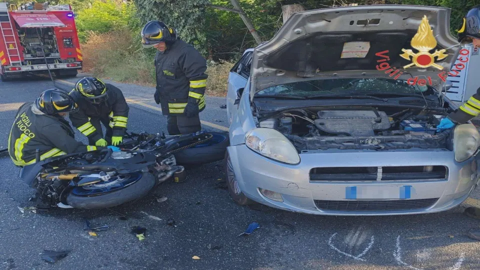 Scontro tra auto e moto a Catanzaro: non ce l'ha fatta il centauro