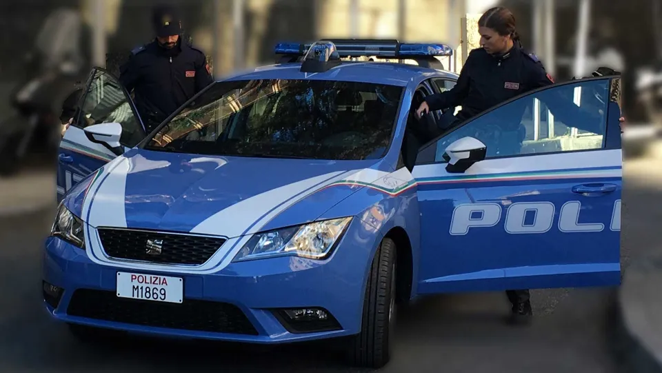Paola, stalking a commercianti e tentata rapina: due arresti