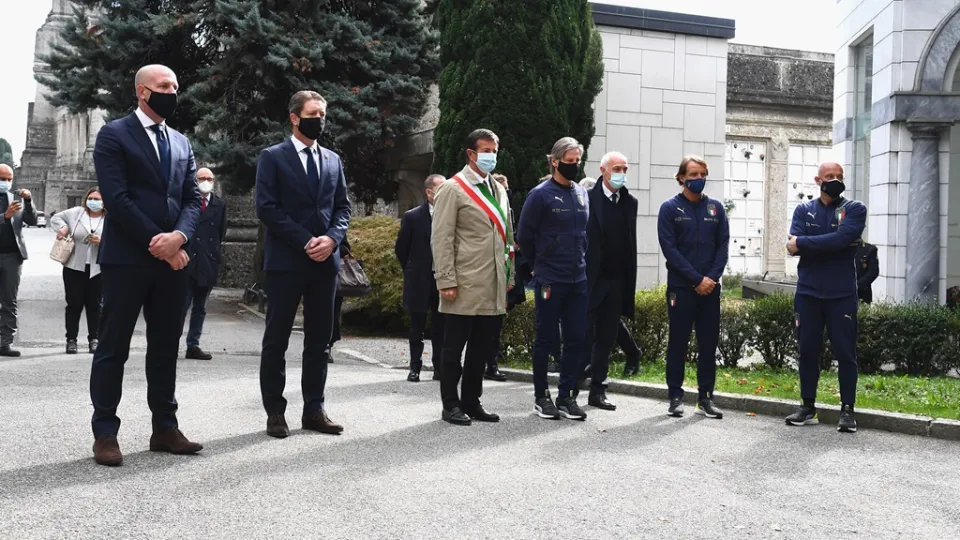 Italia-Olanda: le due Nazionali al cimitero di Bergamo per rendere omaggio alle vittime Covid