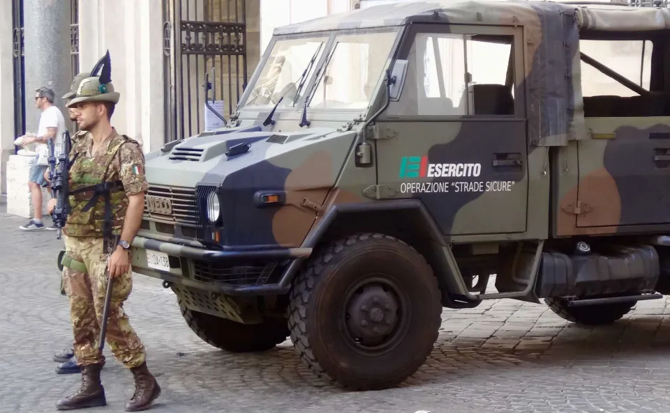 Catanzaro, militari aggrediti davanti al Tribunale: un arresto
