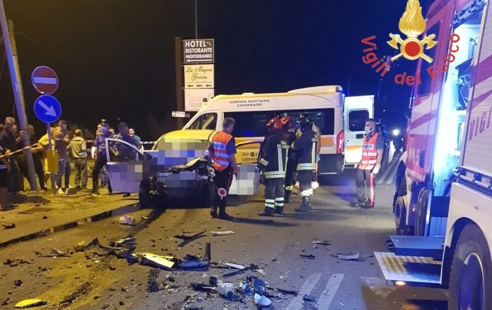 Sellia Marina, due morti ed un ferito grave in uno scontro sulla Ss 106