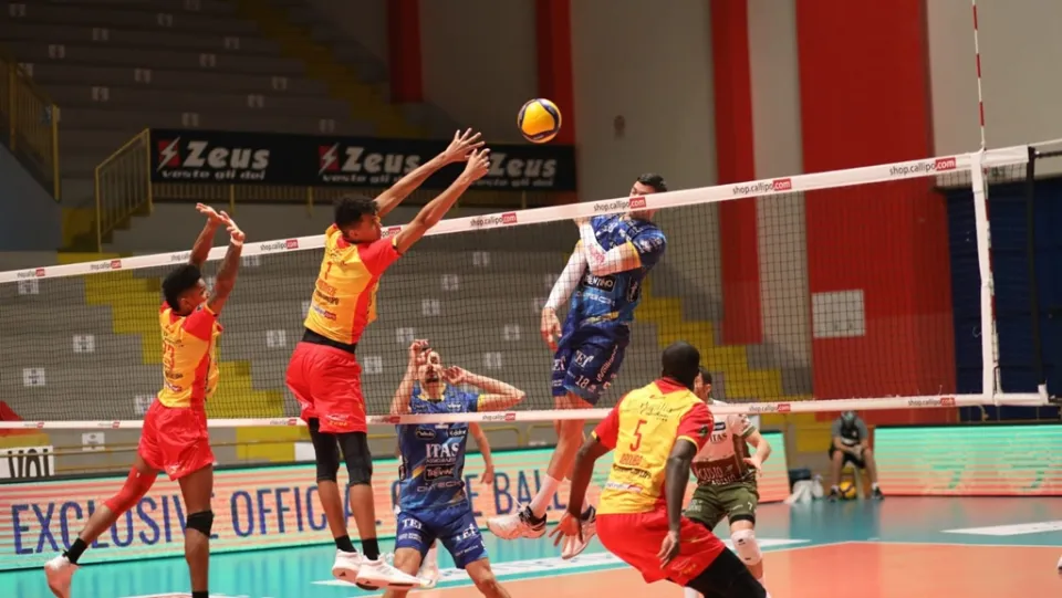 Pallavolo: una Callipo sottotono cede alla quotata Itas Trentino in tre set, ma resta quarta in classifica