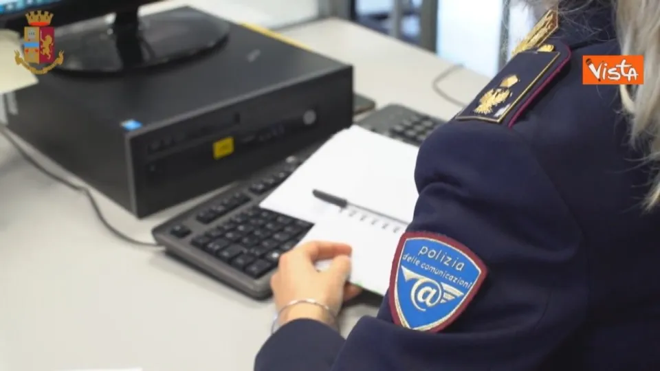 Arrestato nel Lazio un latitante cosentino condannato per truffe online