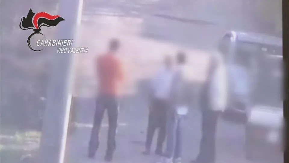 'Ndrangheta, quattro arresti nel Vibonese: chiuso il cerchio su due ritrovamenti di armi (VIDEO)