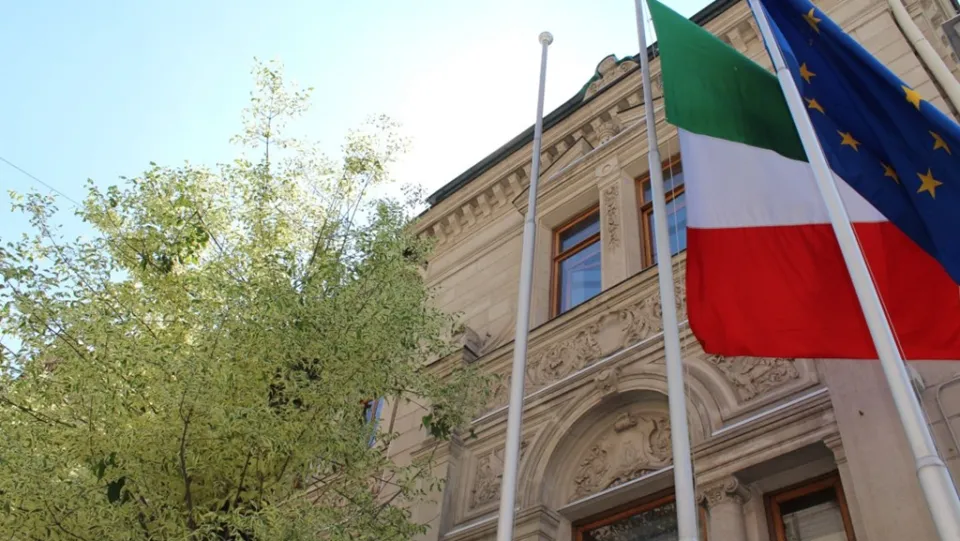 Ambasciata italiana a Mosca: «I connazionali valutino se lasciare la Russia» considerata la situazione bellica