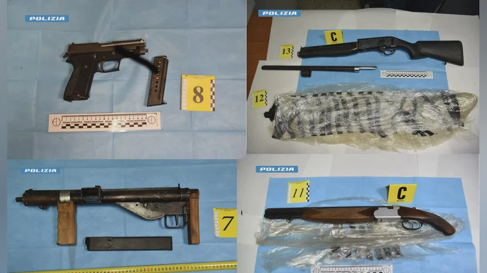 Reggio Calabria, arsenale in casa popolare: sequestrati armi e munizioni