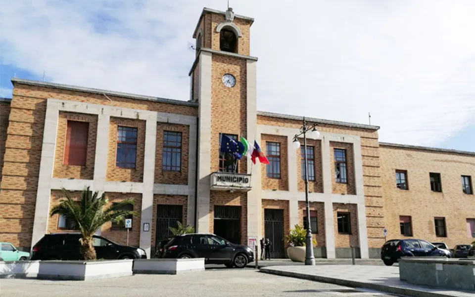 Colpi di pistola contro l'auto del presidente del Consiglio comunale