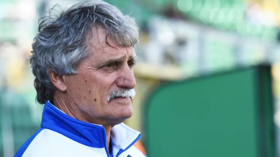 Calcio, il Cosenza risolve il contratto con il tecnico Pillon