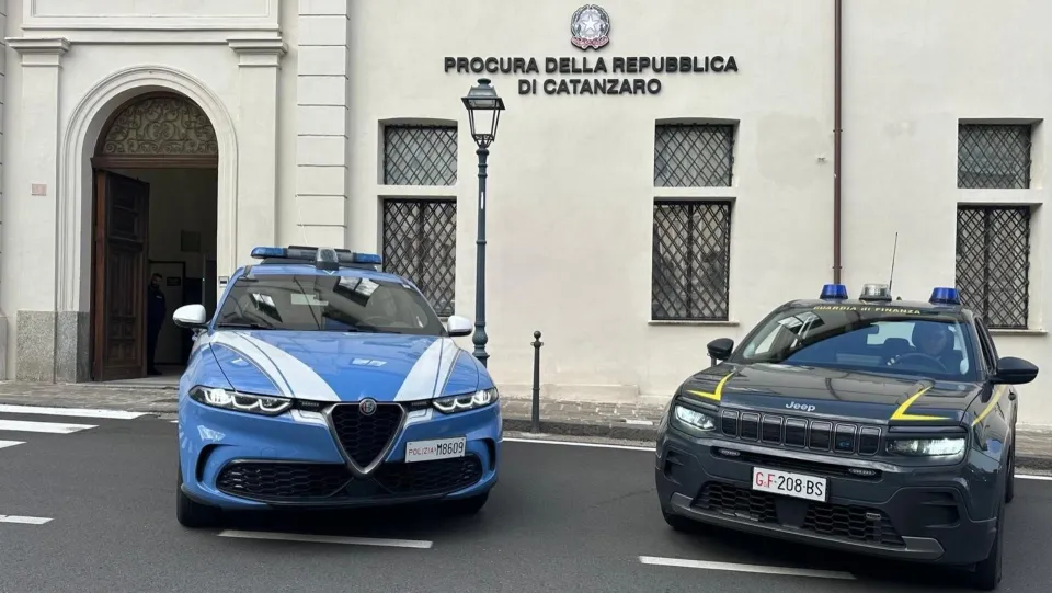 Abusivismo finanziario, arrestati due finti broker: sequestrati 1,8 milioni
