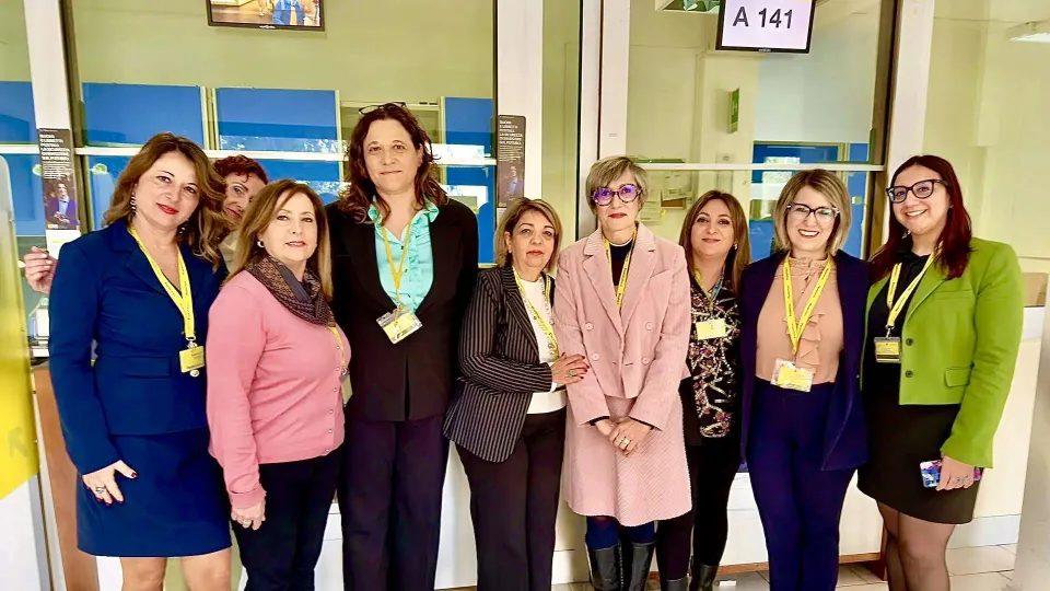 8 marzo, festa della donna: a Crotone ufficio postale tutto al femminile