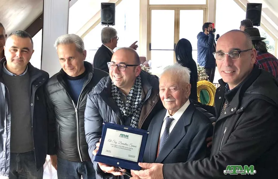 A 100 anni è abbonato ai mezzi pubblici: l'Atam di Reggio celebra nonno Demetrio