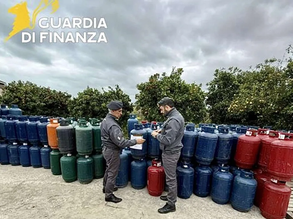GPL senza sicurezza: sequestrate 261 bombole nel Cosentino