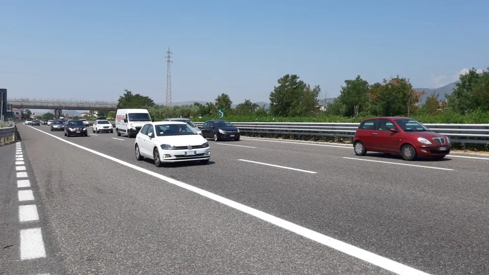 Tragico incidente sulla A2: perde la vita una bimba, cinque i feriti
