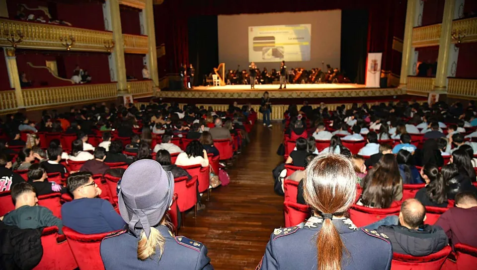 Cosenza, studenti e Polizia: a teatro per parlare di legalità