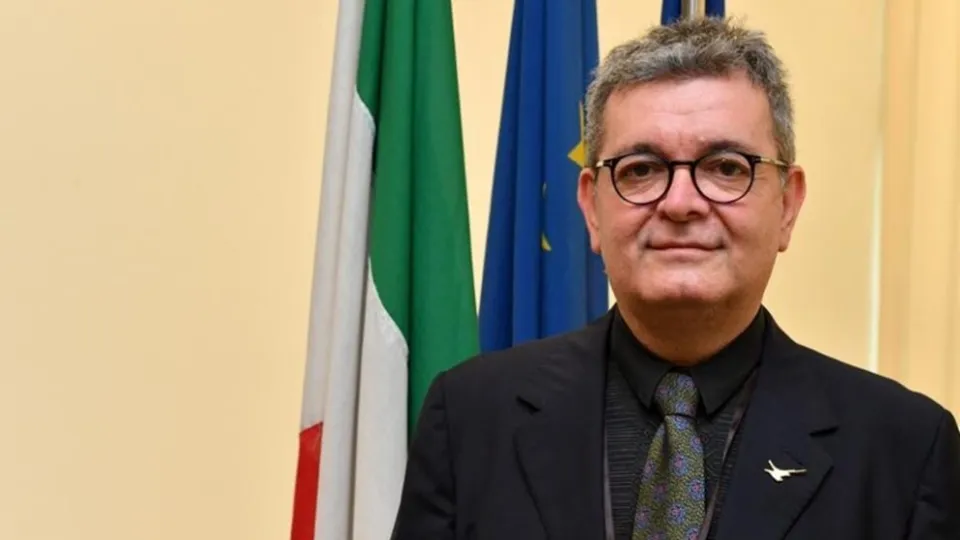 L'EDITORIALE Politico "frocio" sovranista, identitario e conservatore: certa sinistra globalista non riesce a sopportarlo!