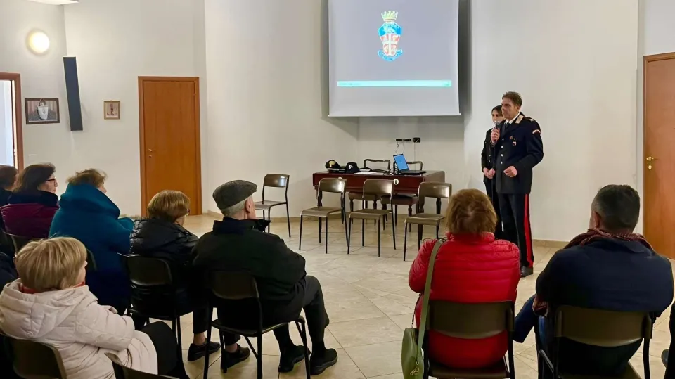 Carabinieri incontrano i cittadini contro le truffe agli anziani