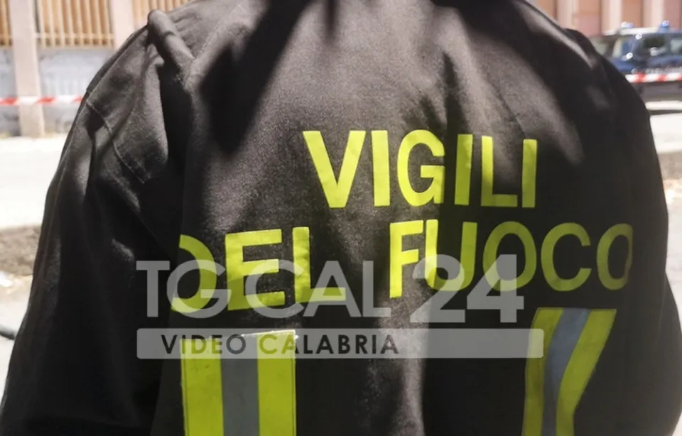 Cade in un dirupo mentre lavora in un terreno: morto pensionato di 80 anni nel Reggino