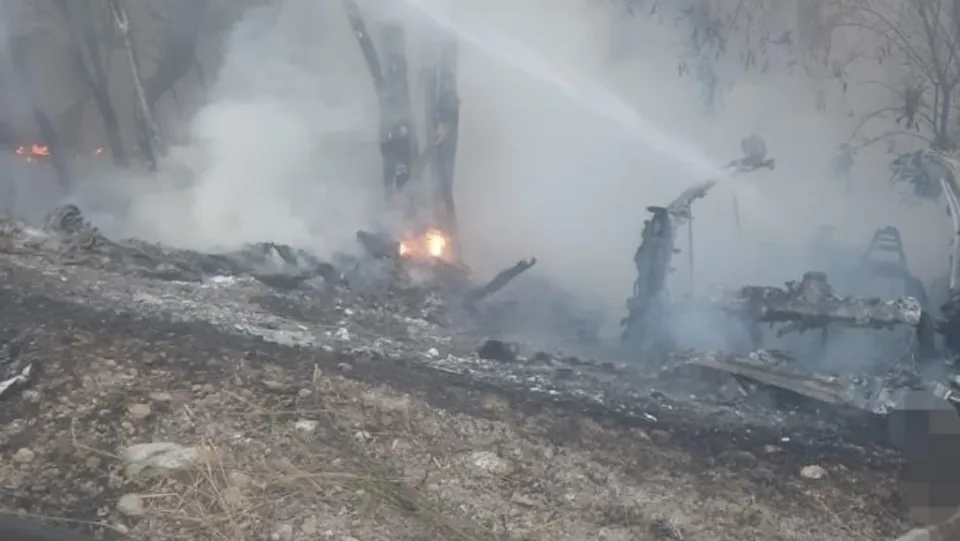 Auto esce fuori strada e prende fuoco sulla ss 106: muore passeggero carbonizzato