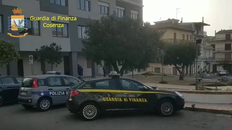 Illeciti alle Regionali 2020 e concussione: arrestato e posto ai domiciliari il sindaco di Trebisacce (VIDEO)