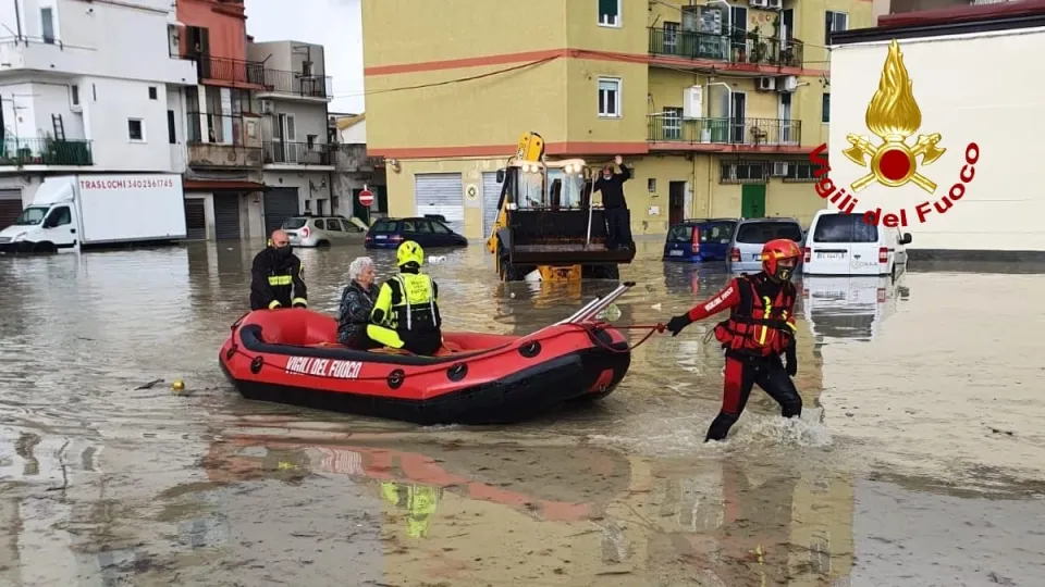 Maltempo: la Regione chiede lo stato d'emergenza. L'appello della ProCiv calabrese: «State in casa»