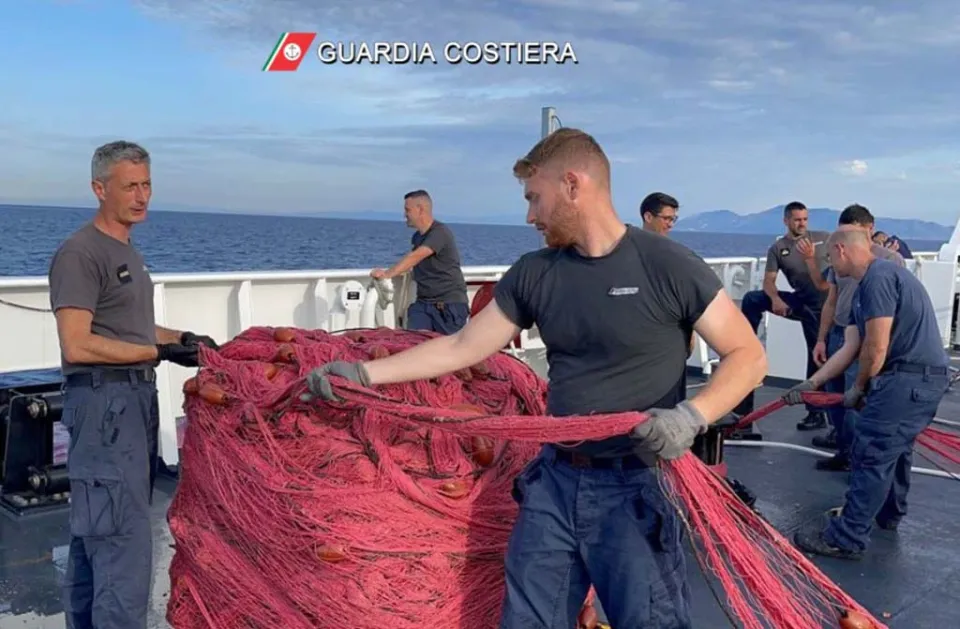 Operazione della Guardia Costiera contro le reti illegali: sequestri anche ad Amantea e Cetraro