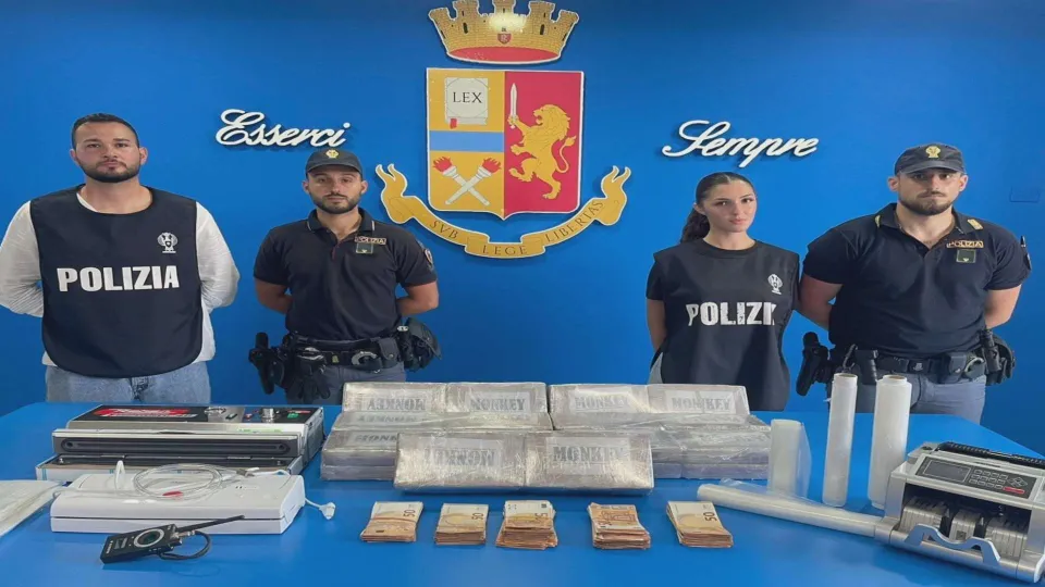 Nascondeva 30 kg di cocaina all'interno di una statua: arrestato
