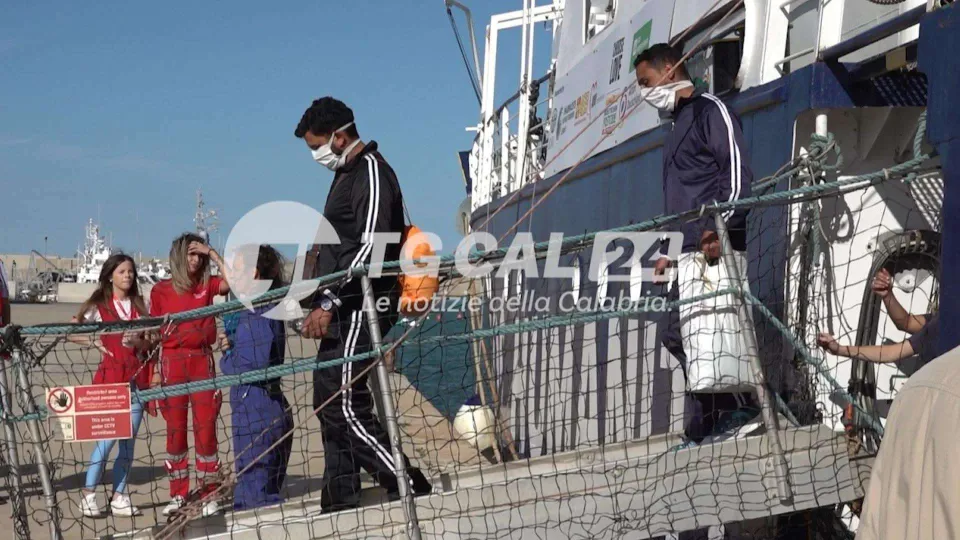 Doppio sbarco nella notte a Crotone e Roccella Jonica