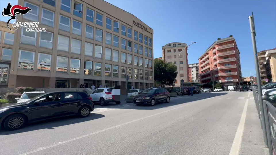 Sparatoria a Lamezia Terme, autore si presenta dai carabinieri