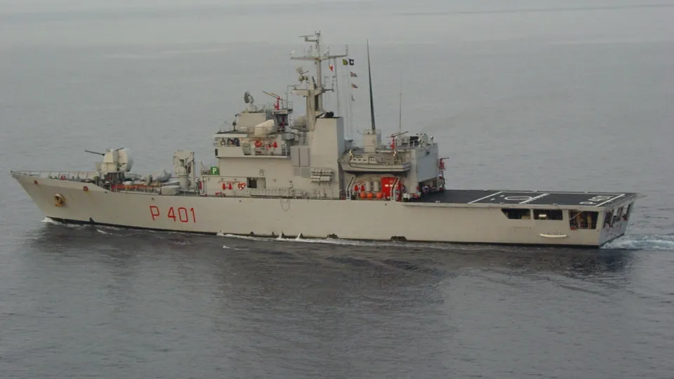 Migranti: arrivata a Reggio Calabria la nave Cassiopea con a bordo 500 persone