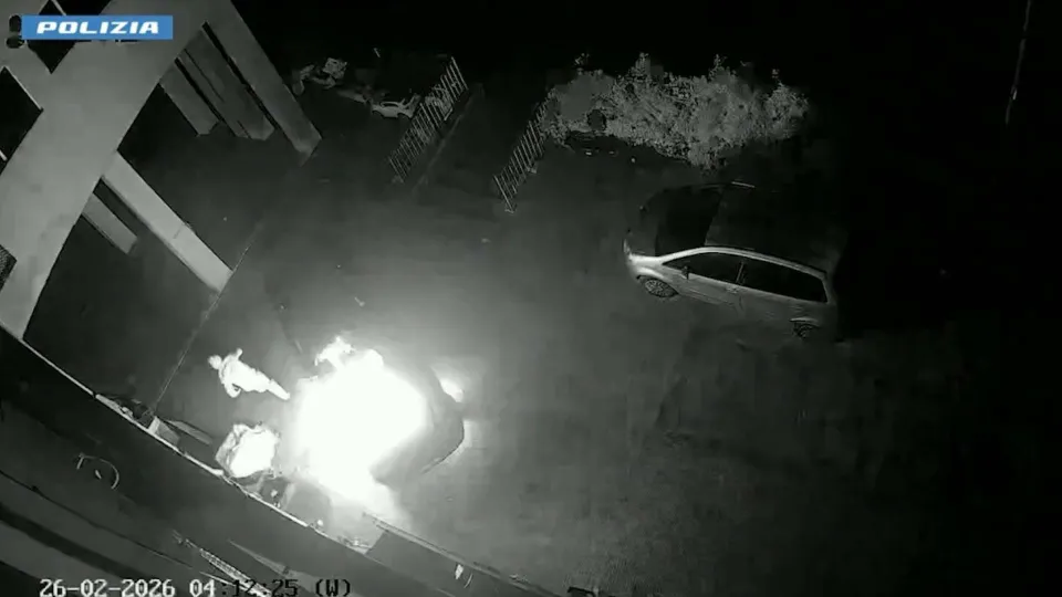 Incendia un'auto, 56enne arrestato a Palmi