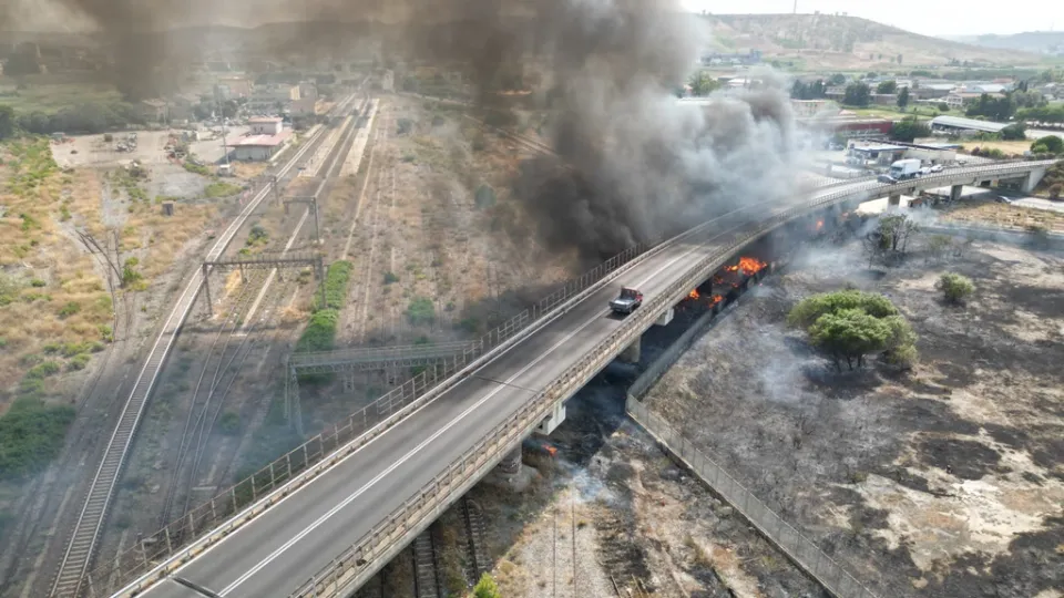 Calabria nella morsa degli incendi: l'allarme di Legambiente e Coldiretti