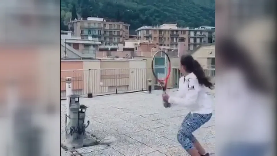 Il tennis al tempo del Coronavirus: la partita si gioca sui tetti (VIDEO)