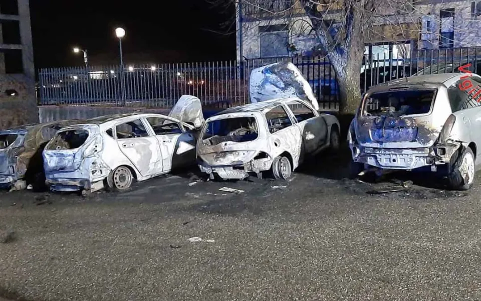 Catanzaro: quattro auto in fiamme nella notte in viale Isonzo